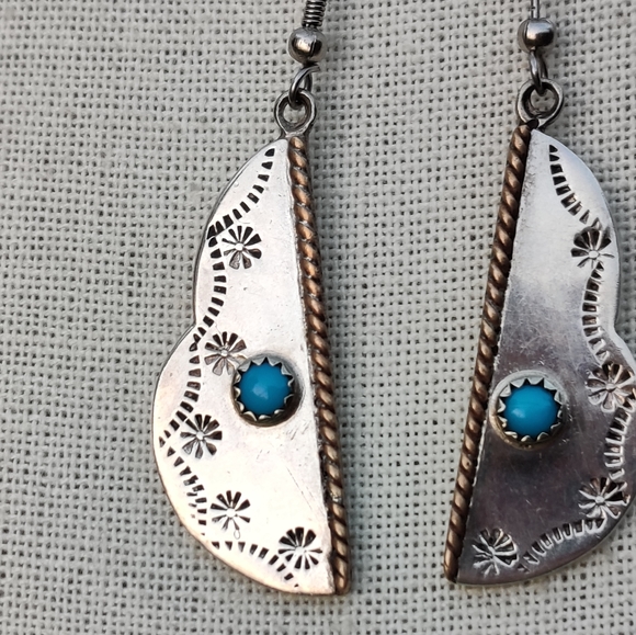 Vintage Sterling Navajo signed sleeping beauty turquoise earrings - Picture 9 of 9